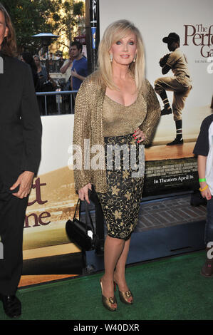 LOS ANGELES, CA. Avril 05, 2010 : Morgan Fairchild à la première de 'The perfect Game' du Grove, à Los Angeles. © 2010 Paul Smith / Featureflash Banque D'Images