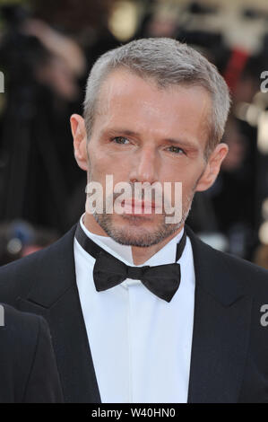 CANNES, FRANCE. 24 mai 2010 : Lambert Wilson au Gala de clôture à la 63e Festival de Cannes. © 2010 Paul Smith / Featureflash Banque D'Images