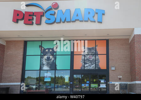 Princeton, NJ, USA. 23 juin 2019:vue extérieure PetSmart store. PetSmart, Inc. est une chaîne spécialisée de la vente au détail de fournitures et services pour animaux. - Image Banque D'Images