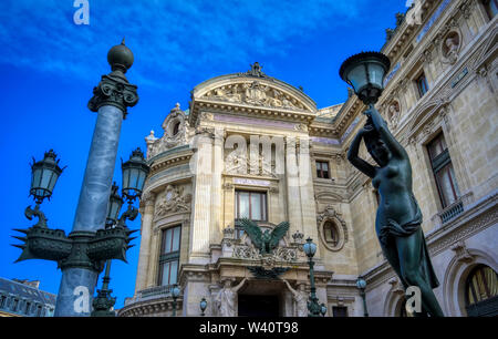 Paris, France - 21 avril 2019 - Le Palais Garnier est un opéra de 1 979 places, qui a été construit de 1861 à 1875 pour l'Opéra de Paris dans le centre de Pari Banque D'Images