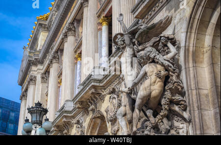 Paris, France - 21 avril 2019 - Le Palais Garnier est un opéra de 1 979 places, qui a été construit de 1861 à 1875 pour l'Opéra de Paris dans le centre de Pari Banque D'Images