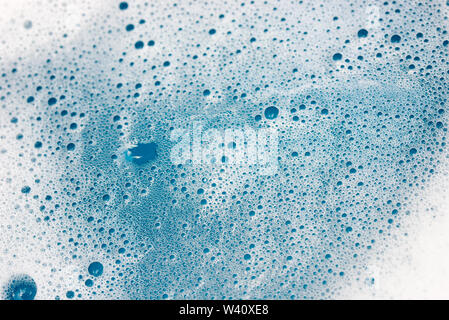 Mousse de savon bulles sur un fond d'eau selective focus Banque D'Images