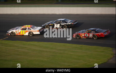 Racing Gouverneur Le gouverneur du Vermont, Phil Scott, numéro 14, ses courses de stock car dans le dernier modèle de course à Thunder Road International Speed Bowl de Barre, Banque D'Images