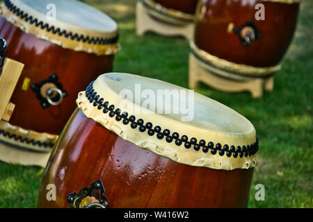Close-up d'un grand tambour Taiko pour batteurs japonais traditionnel Banque D'Images