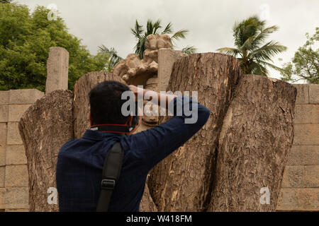 Hampi, en Inde le 9 juillet 2019 : essayer d'Ugra catpure Narsimha ou Lakshmi Narsimha Hampi. L'homme-lion Avatar de Vishnu - assis dans un yog Banque D'Images