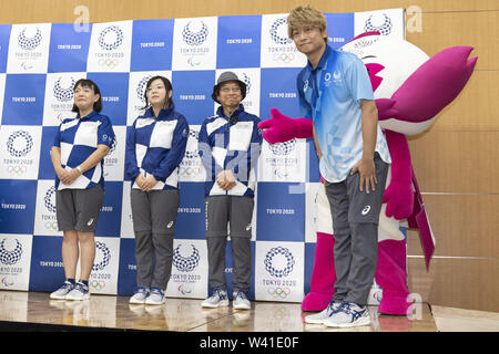 19 juillet 2019 - Tokyo, Japon - chanteur et acteur japonais Shingo Katori, qui est membre d'un groupe spécial de décider de la conception uniforme pour le personnel et les bénévoles des Jeux de la ville, participe à une conférence de presse pour dévoiler l'acteur champ Ville et Cast uniformes pour les Jeux de 2020 à Tokyo. Organisateurs de la Tokyo 2020 Jeux Olympiques et Paralympiques (Tokyo 2020) a dévoilé les Jeux d'uniformes pour le personnel (le personnel de terrain) et les bénévoles de la ville (la ville exprimés) au cours de la 2020 de 2010. (Crédit Image : © Rodrigo Reyes Marin/Zuma sur le fil) Banque D'Images