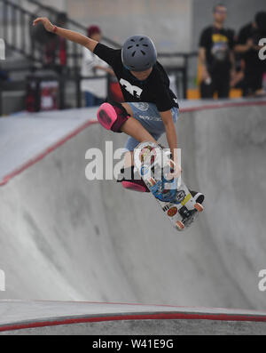 Zhongguo. 19 juillet, 2019. Misugu Okamoto du Japon fait concurrence au cours de la demi-finale de la femme à l'International 2019 le skate Ouvrir à Nanjing, Jiangsu Province de Chine orientale le 19 juillet 2019. Credit : Ji Chunpeng/Xinhua/Alamy Live News Banque D'Images