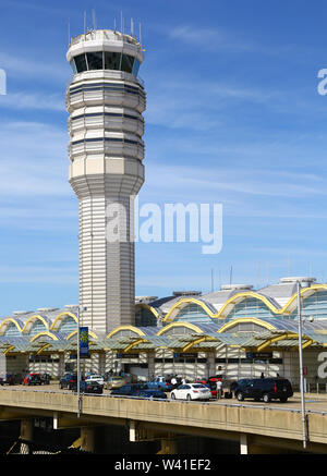 Tour de contrôle de la circulation aérienne de l'aéroport Ronald Reagan à Washington Banque D'Images