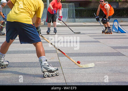 Roller en ligne hockey au centre-ville de Washington Banque D'Images