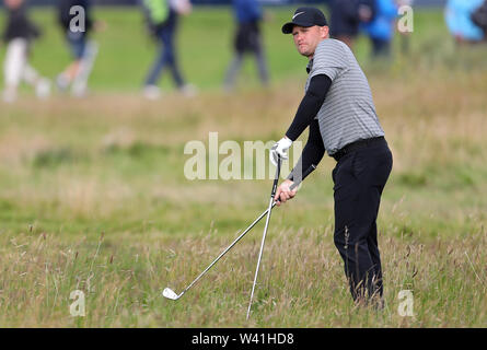 L'Angleterre Tom Lewis sur la 1ère lors de la deuxième journée de l'Open Championship 2019 au Club de golf Royal Portrush. Banque D'Images