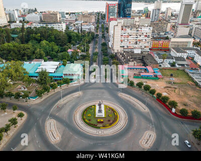 Vue aérienne de la place de l'indépendance d'une statue de premier président Samora Machel, Maputo, Mozambique Banque D'Images