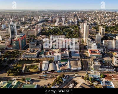 Vue aérienne du centre-ville de Maputo, capitale du Mozambique, l'Afrique Banque D'Images