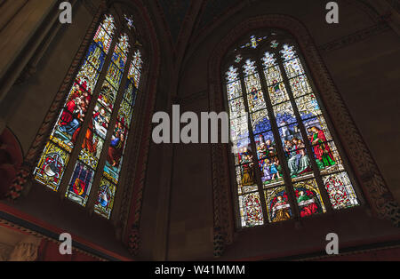 Genève, Suisse - le 26 novembre 2016 : vitraux de la Cathédrale Saint-Pierre à Genève. Il a été construit comme une cathédrale catholique romaine de y Banque D'Images