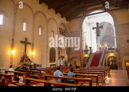 L'Europe, Italie, Emilie-Romagne, Bologne, Église de Saint Stephen, Saint Crucifix Banque D'Images