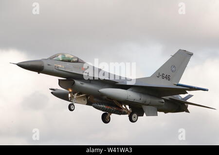Dutch F-16AM J-646 arrivant à RIAT Air Show, RAF Fairford, UK Banque D'Images