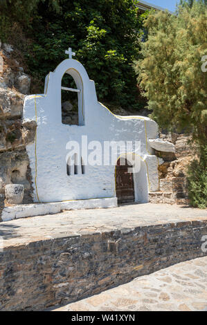 White Fisherman's Church sur la jetée du lac Voulismeni, Agios Nikolaos, Crète, Grèce Banque D'Images