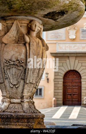 Armoiries papales sur la fontaine de Bernini, Castel Gandolfo, Italia, Banque D'Images