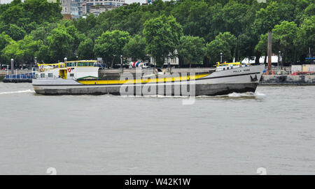 Cargo général Polla Rose sur la Tamise, Londres, Angleterre, Royaume-Uni Banque D'Images