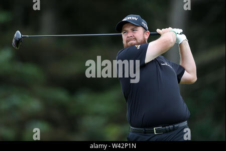 La République d'Irlande Shane Lowry tees au large de la 5e au cours de la deuxième journée de l'Open Championship 2019 au Club de golf Royal Portrush. Banque D'Images