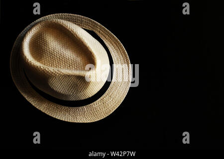 Hat sur un fond noir. Banque D'Images