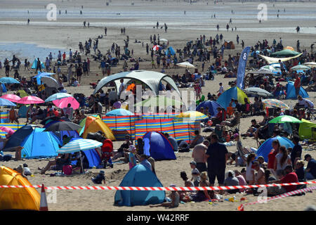 Pays de Galles AIRSHOW 2018 Swansea au Pays de Galles l'Airshow a returnd à Swansea Bay le samedi 30 juin et dimanche 1er juillet 2018. Acrobaties aériennes à couper le souffle, des avions militaires et les avions d'époque du passé ravi plus de 250 000 visiteurs à Swansea Bay l'été dernier. Sur la photo : igers Parchute team Samedi 30 juin 2018. Banque D'Images