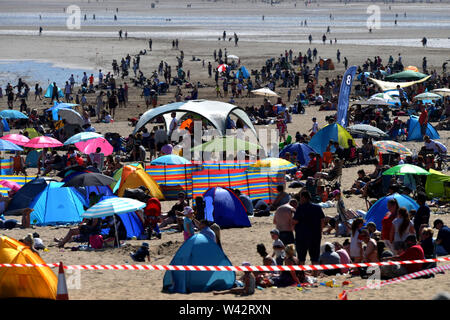 Pays de Galles AIRSHOW 2018 Swansea au Pays de Galles l'Airshow a returnd à Swansea Bay le samedi 30 juin et dimanche 1er juillet 2018. Acrobaties aériennes à couper le souffle, des avions militaires et les avions d'époque du passé ravi plus de 250 000 visiteurs à Swansea Bay l'été dernier. Sur la photo : Chinook Samedi 30 juin 2018. Banque D'Images