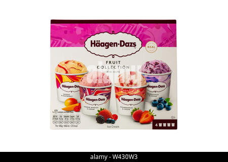 Fort de fruits Haagen-Dazs mini collection tasses isolé sur fond blanc Banque D'Images