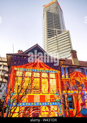 Vitrine des installations d'éclairage et les projections aux feux d'hiver à Brookfield Place Perth Western Australia Banque D'Images