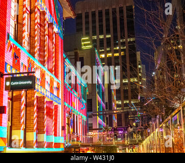 Vitrine des installations d'éclairage et les projections aux feux d'hiver à Brookfield Place Perth Western Australia Banque D'Images