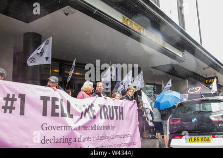 Londres, Royaume-Uni, le 19 juillet, 2019. Rébellion d'extinction d'un stade de manifestants le changement climatique démonstration à Northcliffe House, Kensington. Credit : Ollie Cole/Alamy Live News Banque D'Images
