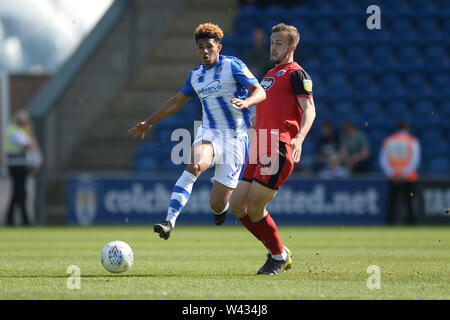 Courtney de Colchester United Senior ressemble à passer au-delà de la ville de Grimsby Vernam Charles - Colchester United v Grimsby Town, Sky Bet League Deux, JobServe stade communautaire, Colchester - 19 avril 2019 Editorial N'utilisez que des restrictions s'appliquent - DataCo Banque D'Images