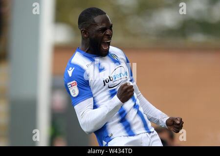 Frank Nouble de Colchester United fête marquant son deuxième but de côtés pour rendre le score 2-1 - Colchester United v Crawley Town, Sky Bet League Deux, JobServe stade communautaire, Colchester - 13 octobre 2018 Banque D'Images