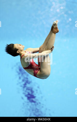 (190719) -- GWANGJU, 19 juillet 2019 (Xinhua) -- Shi Tingmao de la concurrence de la Chine au cours de la féministe tremplin 3m de final à l'événement de plongée du monde de la FINA à Gwangju, Corée du Sud, le 19 juillet 2019. (Xinhua/Bai Xuefei) Banque D'Images