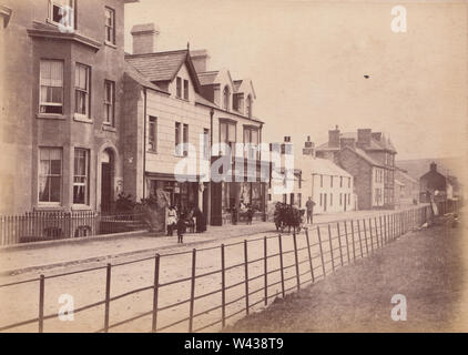 Victorian fin des années 1880 / début des années 1890 Photographie montrant une scène de rue à Borth, au Pays de Galles. Banque D'Images
