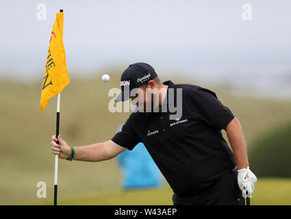 La République d'Irlande Shane Lowry, au 16ème jour au cours de deux de l'Open Championship 2019 au Club de golf Royal Portrush. Banque D'Images