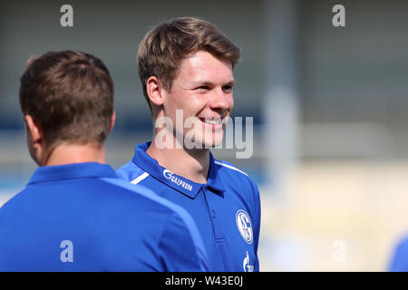 Lotte, Allemagne. 19 juillet, 2019. Soccer : Test matches, le FC Schalke 04 - Norwich City. Le Schalke Alexander Nübel rit. Crédit : Tim Rehbein/dpa/Alamy Live News Banque D'Images