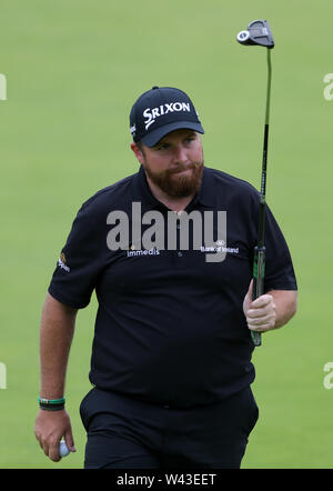 La République d'Irlande Shane Lowry après sa ronde sur le 18e au cours de la deuxième journée de l'Open Championship 2019 au Club de golf Royal Portrush. Banque D'Images