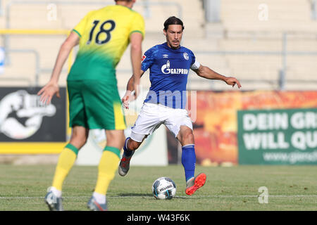 Lotte, Allemagne. 19 juillet, 2019. Soccer : Test matches, le FC Schalke 04 - Norwich City Schalkes Stamboului Benjamin joue la balle. Crédit : Tim Rehbein/dpa/Alamy Live News Banque D'Images