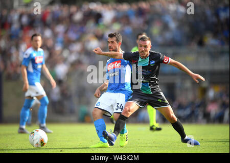 Dimaro, Italia. 19 juillet, 2019. Foto Massimo Paolone/LaPresse19 luglio 2019 Dimaro (TN), Italia sport calcio Napoli vs Feralpisal&# xf2 ; - l'Amichevole Pre Campionato di Calcio Serie A 2019/2020 - stade "Dimaro Folgarida" Nella foto : Amin Maalouf (SSC Naples) en Photo Massimo Paolone azione/LaPresse 19 juillet 2019 Dimaro (TN), l'Italie Sports Football Napoli vs Feralpisal&# xf2 ; - match amical de football Ligue Championnat Italien AVANT UN TIM 2019/2020 - "Dimaro Folgarida" stade. Dans le pic : Amin Maalouf (SSC Naples) en action Crédit : LaPresse/Alamy Live News Banque D'Images