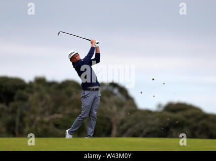 Portrush, pays d'Antrim, en Irlande du Nord. 19 juillet 2019. 19 juillet, Portrush, pays d'Antrim, en Irlande du Nord ; le 148e Open Golf Championship, Royal Portrush, deux rondes ; Cameron Smith (AUS) joue de l'allée au 17ème trou Crédit : Action Plus de Sports/Alamy Live News Banque D'Images