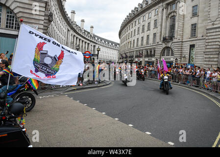 Londres, Royaume-Uni, le 6 juillet 2019 : les gens de la fierté et de supports sur les motos de sport, défiler dans le célèbre Pride Parade le 6 juillet à Londres Banque D'Images