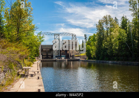 KAWARTHA LAKES, ONTARIO, CANADA - 22 juin 2018 : l'écluse-ascenseur de Kirkfield, vu depuis le niveau inférieur du canal. Banque D'Images