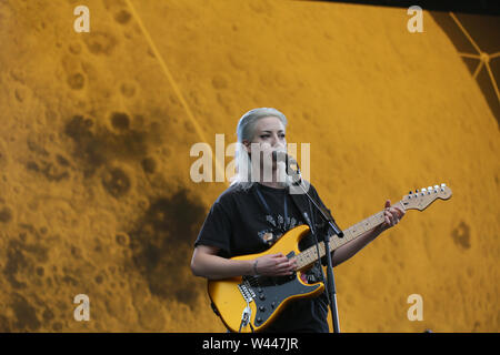 Macclesfield, Royaume-Uni, le 19 juillet, 2019. Beth Jeans Houghton, connu sous le nom du blond, en prestation au Festival Bluedot, Observatoire Jodrell Bank, Macclesfield, Cheshire, Royaume-Uni. Crédit : Barbara Cook/Alamy Live News Banque D'Images