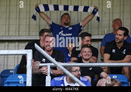 Lotte, Deutschland. 19 juillet, 2019. firo : 19.07.2019, football, 1.Bundesliga, la saison 2019/2020, match amical, le FC Schalke 04 - Norwich City gardien Ralf FAHRMANN, Norwich à la tribune dans le monde de l'utilisation | Credit : dpa/Alamy Live News Banque D'Images