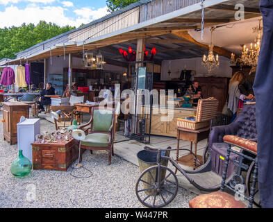 Bordeaux, France - 5 mai 2019 : Bordeaux célèbre marché aux puces Marché aux Puces dans le centre historique de Bordeaux, Aquitaine, France Banque D'Images