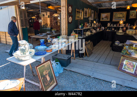 Bordeaux, France - 5 mai 2019 : Bordeaux célèbre marché aux puces Marché aux Puces dans le centre historique de Bordeaux, Aquitaine, France Banque D'Images