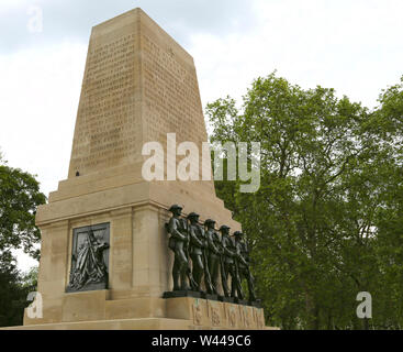 Paris, France - 22 mai 2016 : Mémorial de la guerre garde en mémoire de ceux tués au cours de la première et de la seconde guerre mondiale, conçu par Chalto Banque D'Images