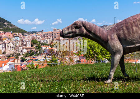 Ciudad de Cuenca vista desde el museo de Paleontología. Castilla la Mancha. España Banque D'Images