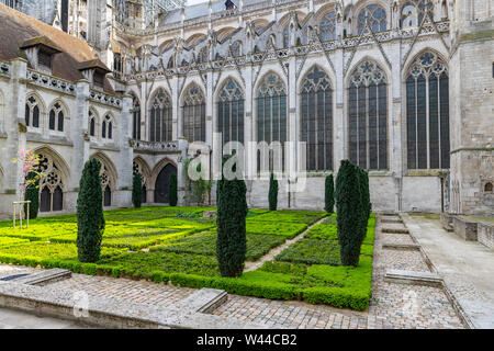 Cour intérieure de 4e siècle Cathédrale de Nôtre-dame de Rouen à Rouen, Normandie, France Banque D'Images