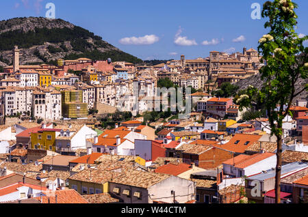 Ciudad de Cuenca vista desde el museo de Paleontología. Castilla la Mancha. España Banque D'Images